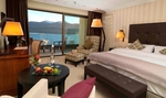 1 Night Dinner, Bed & Breakfast in a Lakeview Room